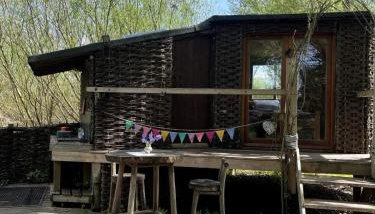 Kingfisher Riverside Glamping with private hot tub - Foto 3