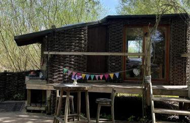 Kingfisher Riverside Glamping with private hot tub - Foto 3