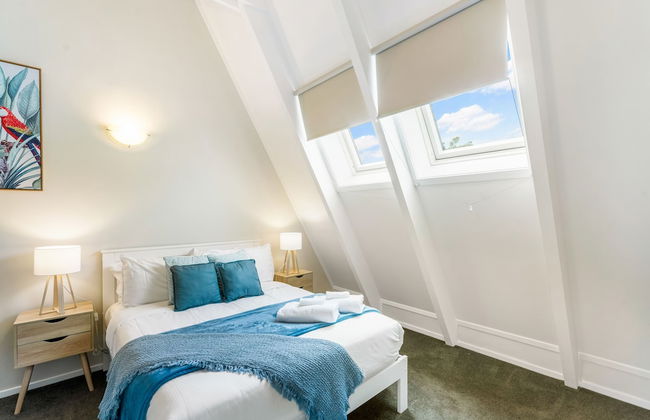 A Home away from Home - Netflix -Parking - Foto 6