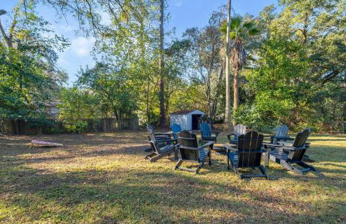 Spacious 4BD - Central Stay with Backyard & Games - Foto 33