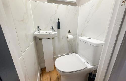 Spacious 3BDR House in New Malden with FREE Parking and Garden near Kingston upon Thames, Wimbledon & Raynes Park by NourNest Apartments - Foto 35