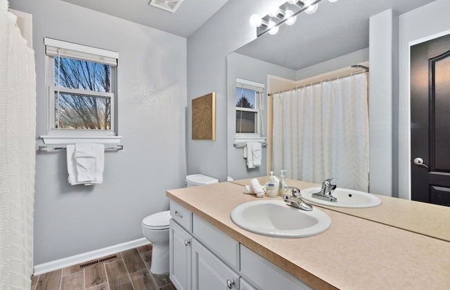 Spacious Home W/ Fun Amenities | Lake & Mtn Views - Foto 17