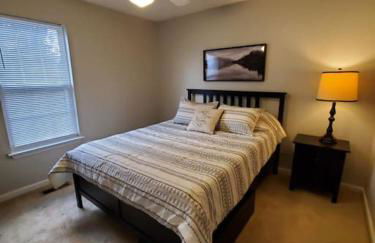 Lovely 5 Bedrooms, 3 Full Baths Home Near Parks! - Foto 7