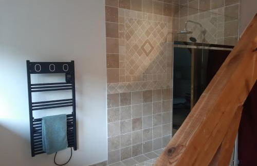 Logement Cozzy avec vue sur la vallée et Jacuzzi - Foto 23