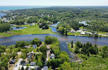 Oscoda Hilltop Haven - Great Location near Beach! - Foto 19