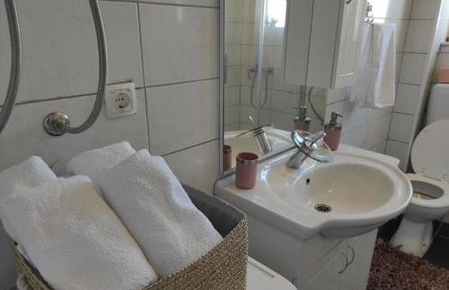 Kuća za odmor M&J s grijanim bazenom - Photo 25