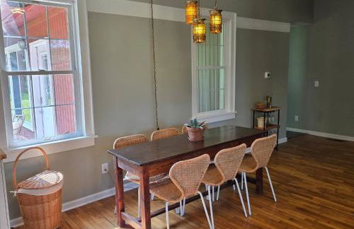 Old School Charm | Sleeps 6 - Foto 17