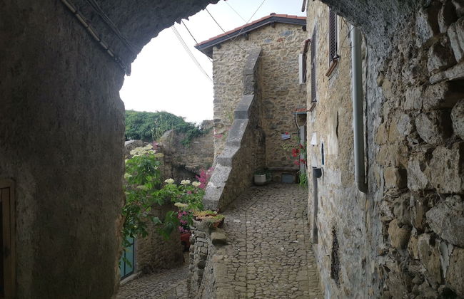 Cozy Mountain Apartment Retreat in Bajardo - Foto 12