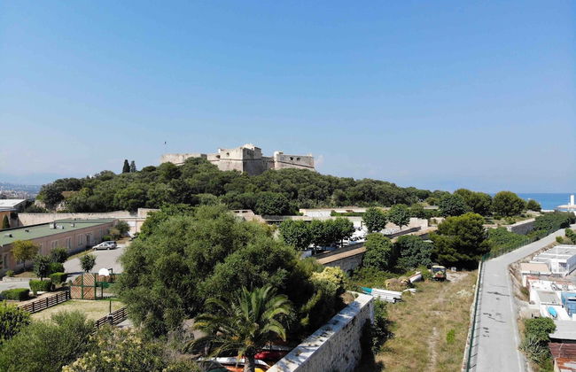 Picasso Apartments - Photo 36