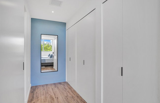 Design District Suites - Photo 13