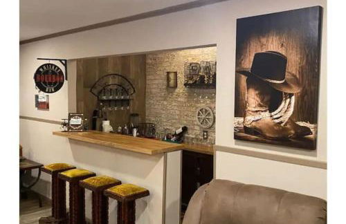 StockYards! Walk 3 Blocks-Ranch House sleeps 8 - Foto 58