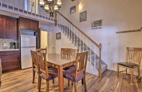 Fireplace and Stream Access Cozy Grand Lake Retreat - Foto 8