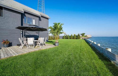 Black Swan- Beachfront Home with Year-Round Jacuzzi - Foto 7