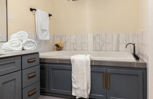 Huge 4BR, Near Memorial Park, Rooftop & Garage - Foto 19