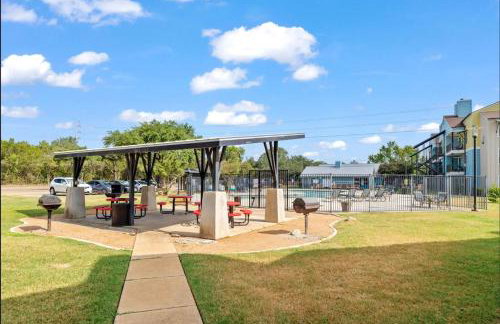 Urban Chic Getaway 2B - Sleeps 6 - Pool Prkg, WD - Foto 5