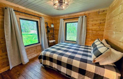 5R Cozy log chalet in fantastic location. Ski, snowshoe, fish, explore! AC, pet friendly! - Photo 41