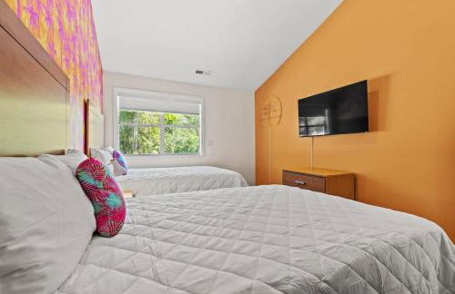 Sunshine House #1-Selfie-Friendly - Steps to Beach - Foto 34