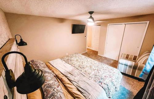 Pet Friendly/3 King Beds/Mins to Airport - Foto 19