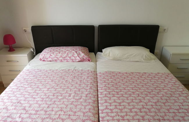 Velez Nazari - Photo 35