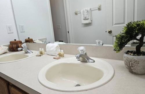 Discover the Deep Blue with Finding Nemo House - Foto 15