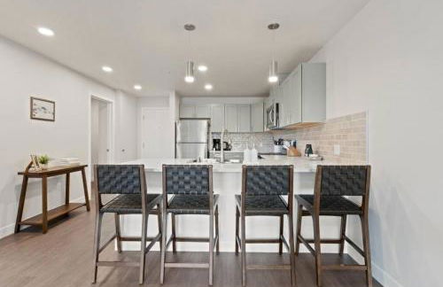 King Bed J and K on Main Luxury Apartment 403 - Foto 2