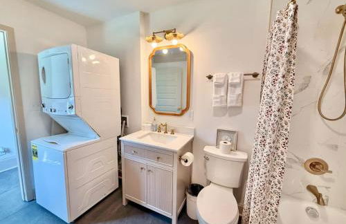 Charming Downtown Family Home with Fenced Yard - Foto 27