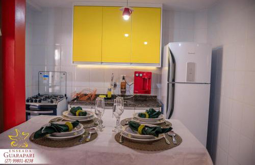 MAIOR NOTA - 2 Quartos com AR CONDICIONADOS SPLIT, Air Fryer, Wi-Fi, Disney Plus, Star Plus, HBO Max, Cadeiras de Praia, Caixa Térmica, Churrasqueira, Rede para Descanso e Chuveirão - 8 pessoas - CONFORTO Máximo - Melhor Localização!! - Photo 17