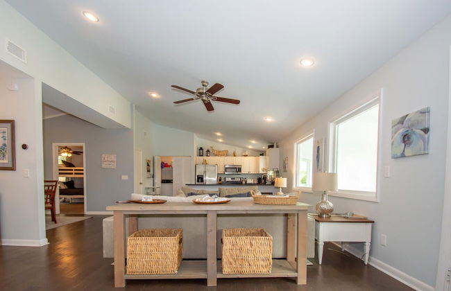 5bd, 3Ba Home Sleeps 14 Comfortably, Close to the Beach and Club Amenities - Photo 10