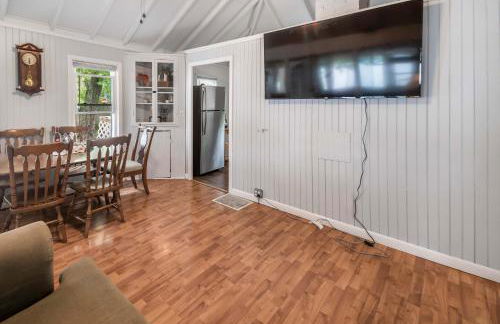 Family Lakefront Adventure House 3BR wFirepit & Scenic - Foto 39