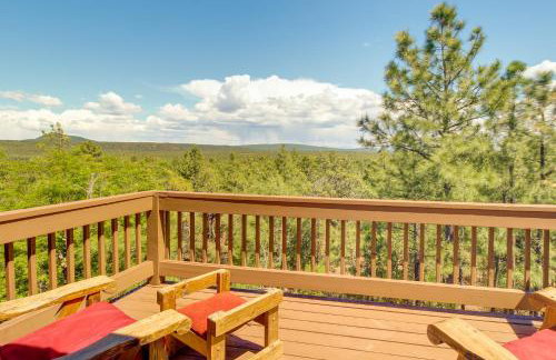 2 Mi to Show Low Lake: Scenic Cabin w/ Balcony - Foto 3