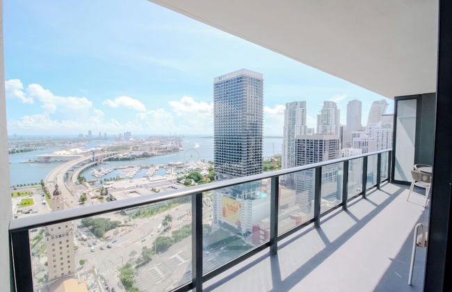 Luxurious Downtown Escape - Photo 40