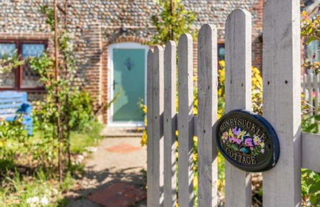 Host Stay Honeysuckle Cottage - Photo 7