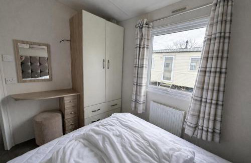 Stunning 8 Berth Caravan With Decking, Ref 71012P - Photo 15