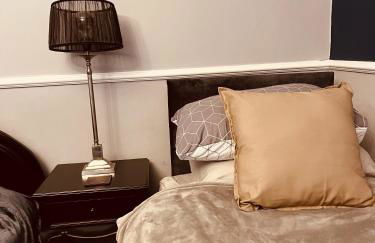 Spacious 5 Bedroom Home in Central Kidderminster with Private Parking and Electric Vehicle Facilities, Easy Access to Birmingham and Nearby Towns - Foto 16