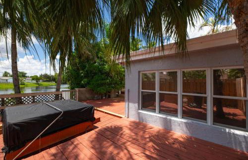 4BR Lakeview vacation home with 5beds, sleeps 10, Game Room, Mins to Sawgrass Mills - Foto 25