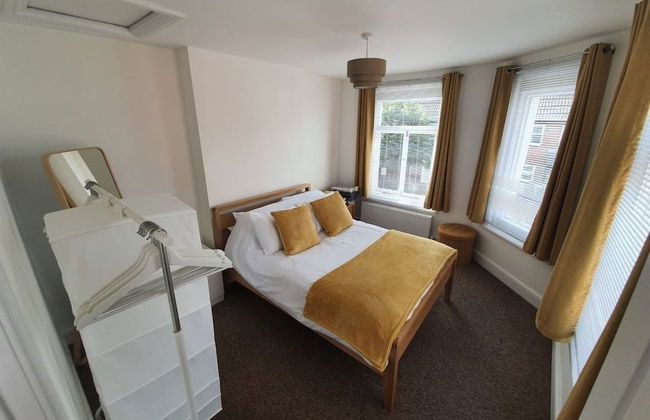 One Bedroom Flat, Sleeps 4, Balcony & Free Parking - Foto 3