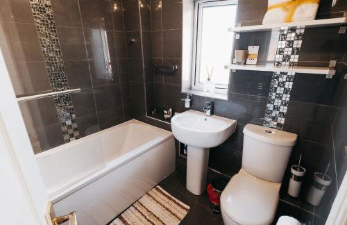 Booker Avenue House - 4 bedroom house with garden and parking - Foto 23