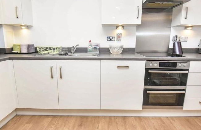 Immaculate 2-bed Apartment in Romford - Photo 4