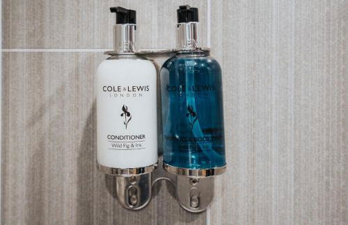 Brimmond Homes - nr to Univ, Hospitals, o2 Apollo, PLAB & 7 mins to City Centre - Stylish, Modern & Secure 2 Bed, 2 Bath Apt with Allocated Free Parking - Foto 5