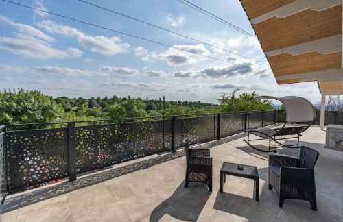 L'Horizon - Suite romantique avec jacuzzi, sauna, piscine & vidéo projecteur - Foto 9