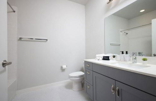 Stylish 2BR w Pool,Gym,Prking-Near Rvrwalk & Dome - Foto 19