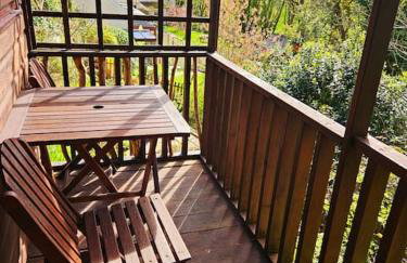 Treetops Lodge, private Cornish hideaway, parking, garden - Foto 42