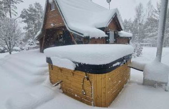 Chatka Baby Jagi - Domek z balią i kominkiem w lesie pośród jezior - Foto 40