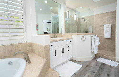 Luxurious 5BR Resort Style Home w/ Pool & Spa - Foto 64