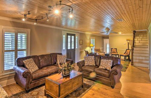 Serving Southern Charm at this Clarkesville House! - Foto 3