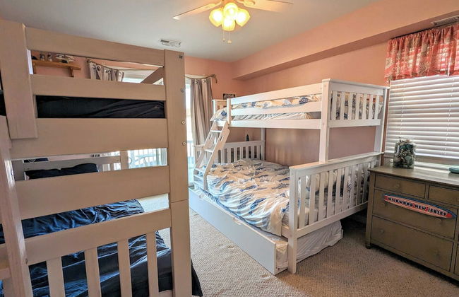 Waves 'n Wooder by Avantstay Swimspa + Game Room, Walk to Beach - Foto 2