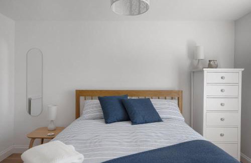 Serene Cottage Nr the Waterfront Topsham - Photo 10