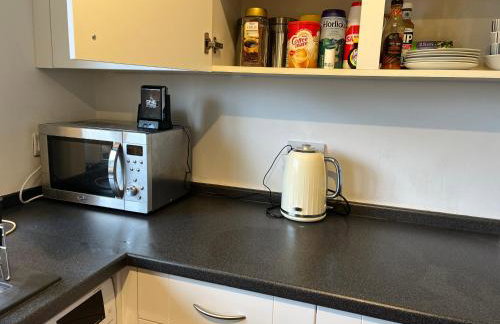 A Home from Home -2 Bed Flat & Free Driveway Parking - Foto 36