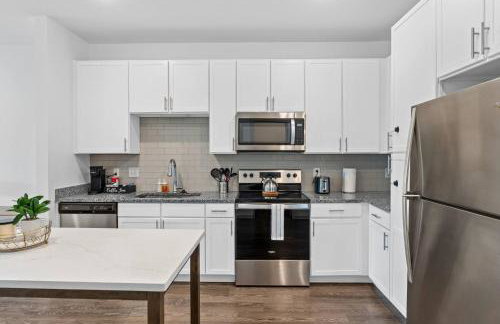 Chic 1BR Apt| King Bed| Pool| Gym| Close 2 Beach. - Foto 6