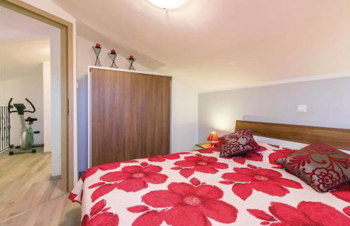 3 Bedroom Beautiful Home In Frkeci - Photo 21